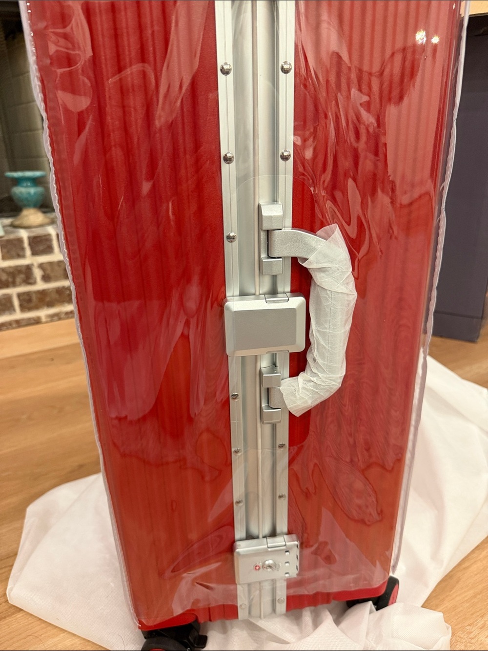 NOBL Red Hard-Shell Check In  Silver Trim 28 inch - Picture 4 of 8